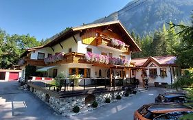 Gästehaus Almrausch, Ferienanlage mit Pool