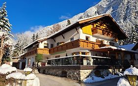 Gästehaus Almrausch, Ferienanlage mit Pool